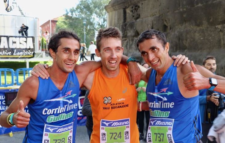 Xavier Chevrier con i gemelli Dematteis all'arrivo della MezzAosta 2017 (10km)